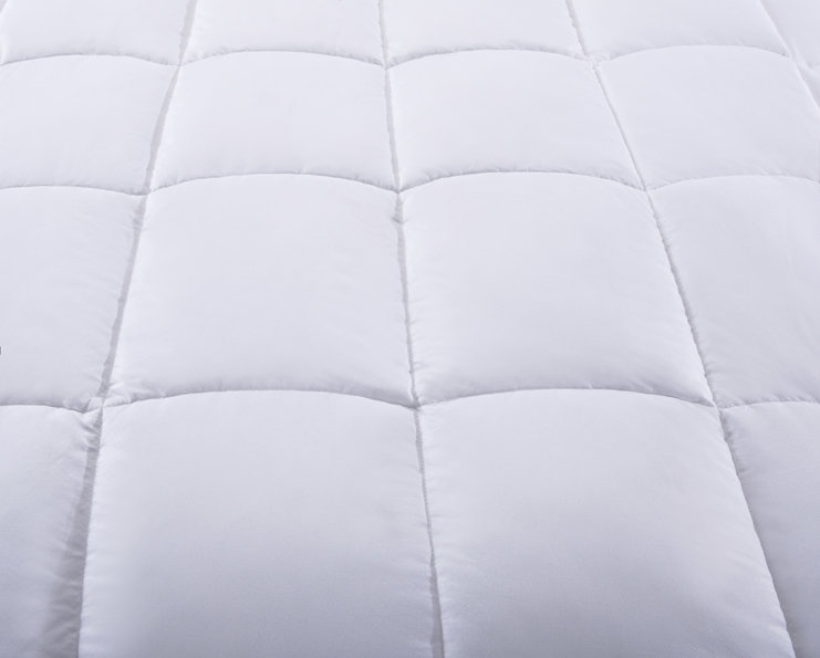 Feather silk comfort quilt
