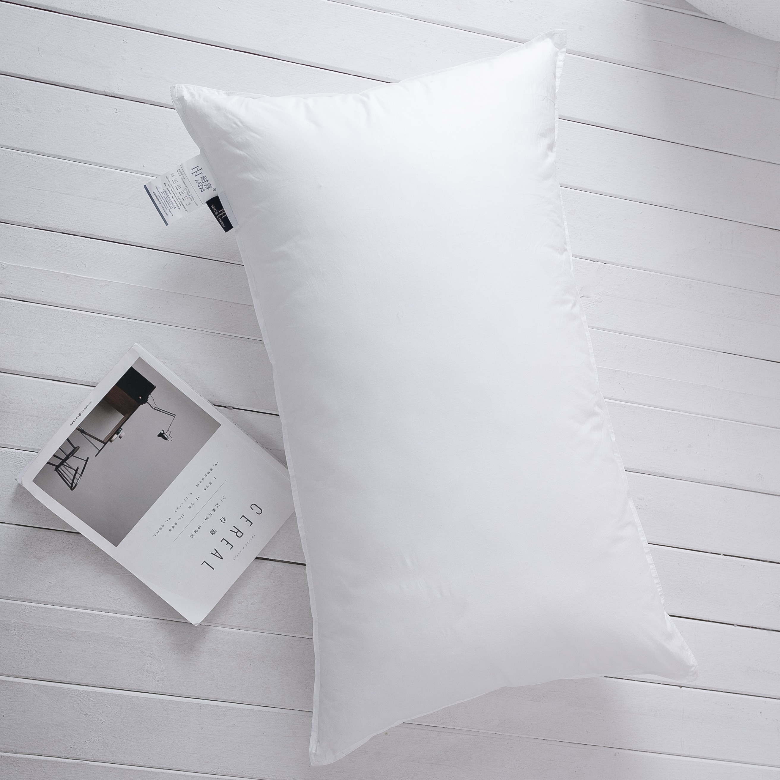 REAL TEXTILE Wholesale Factory Price Hotel BedroomPillow, 100% Cotton, MicrofiberFilling 